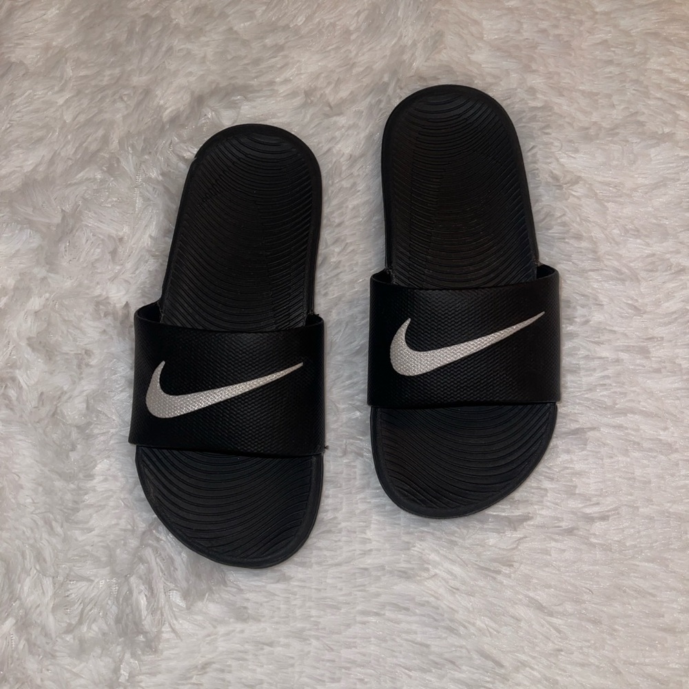 Nike Black Slide Sandals (Boys 2Y)